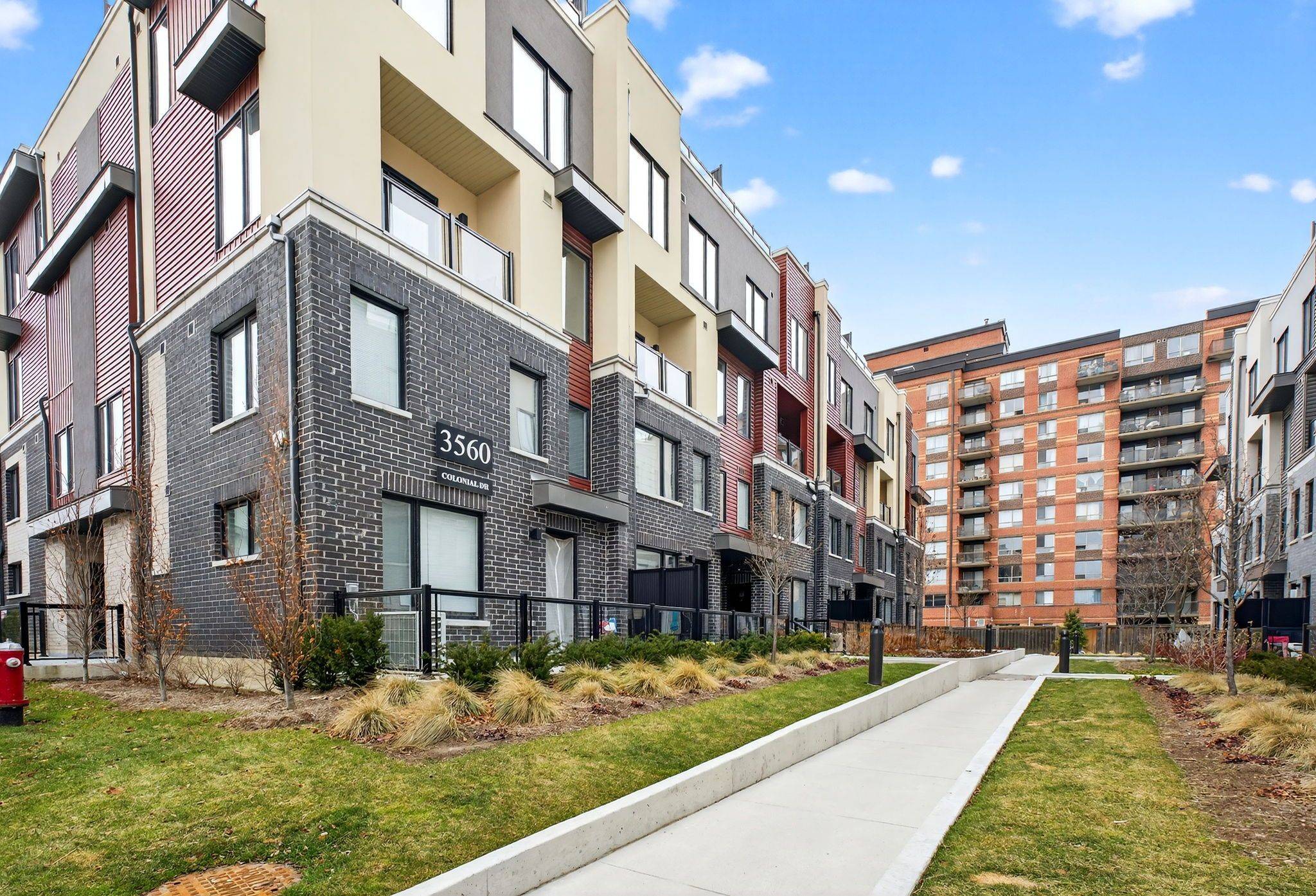 Mississauga, ON L5L 0C1,3560 Colonial DR #Unit #9