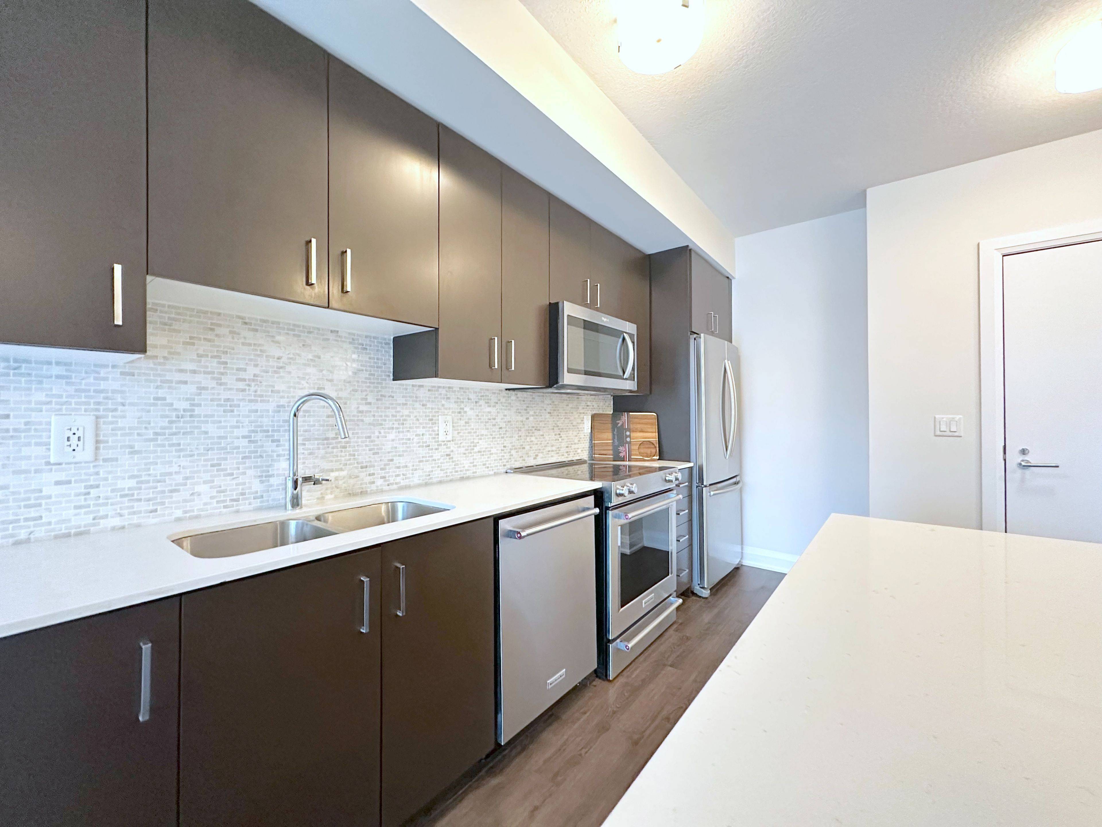 Oakville, ON L6H 0N5,2333 Taunton RD #315