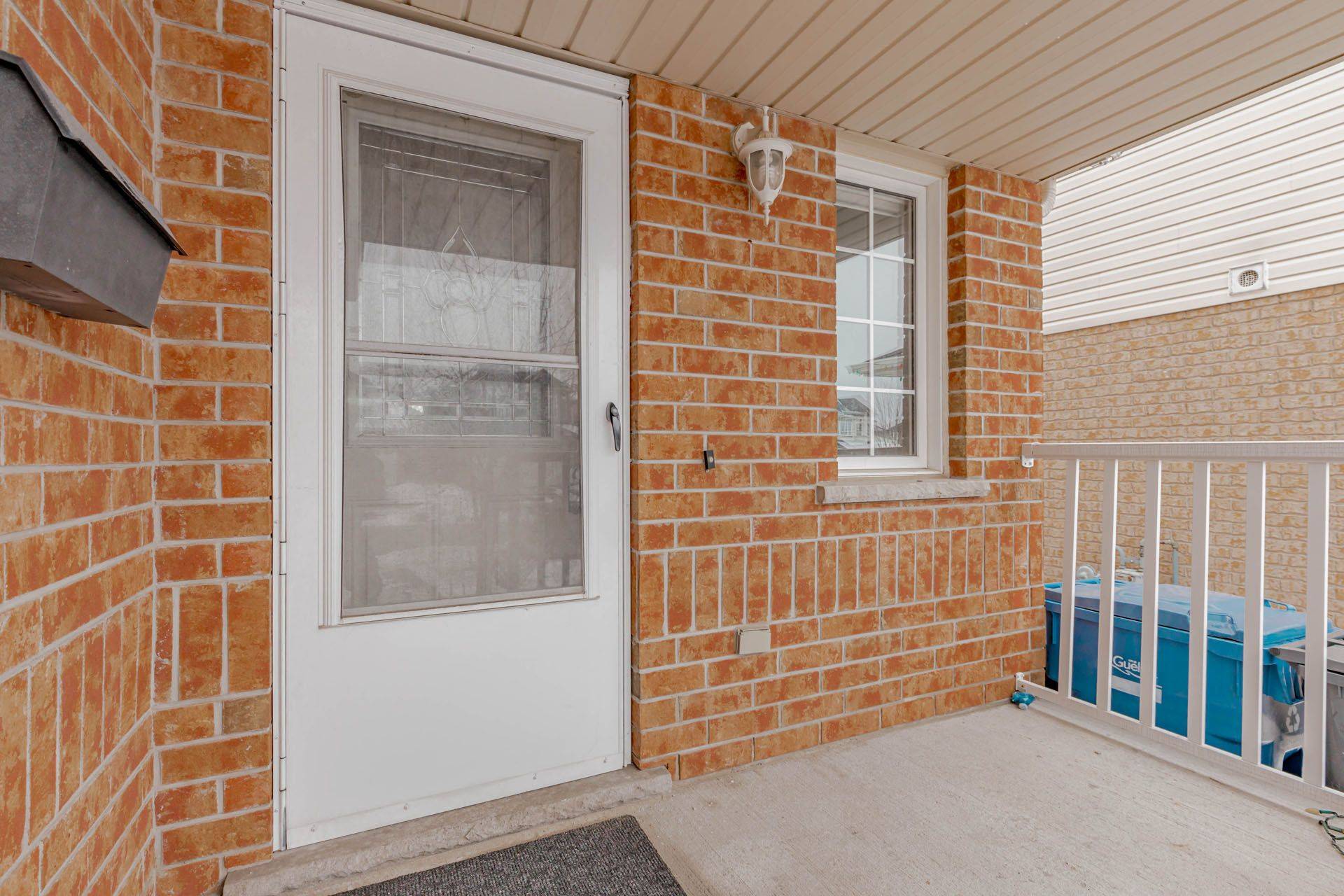 Guelph, ON N1E 0G8,21 Dougall ST
