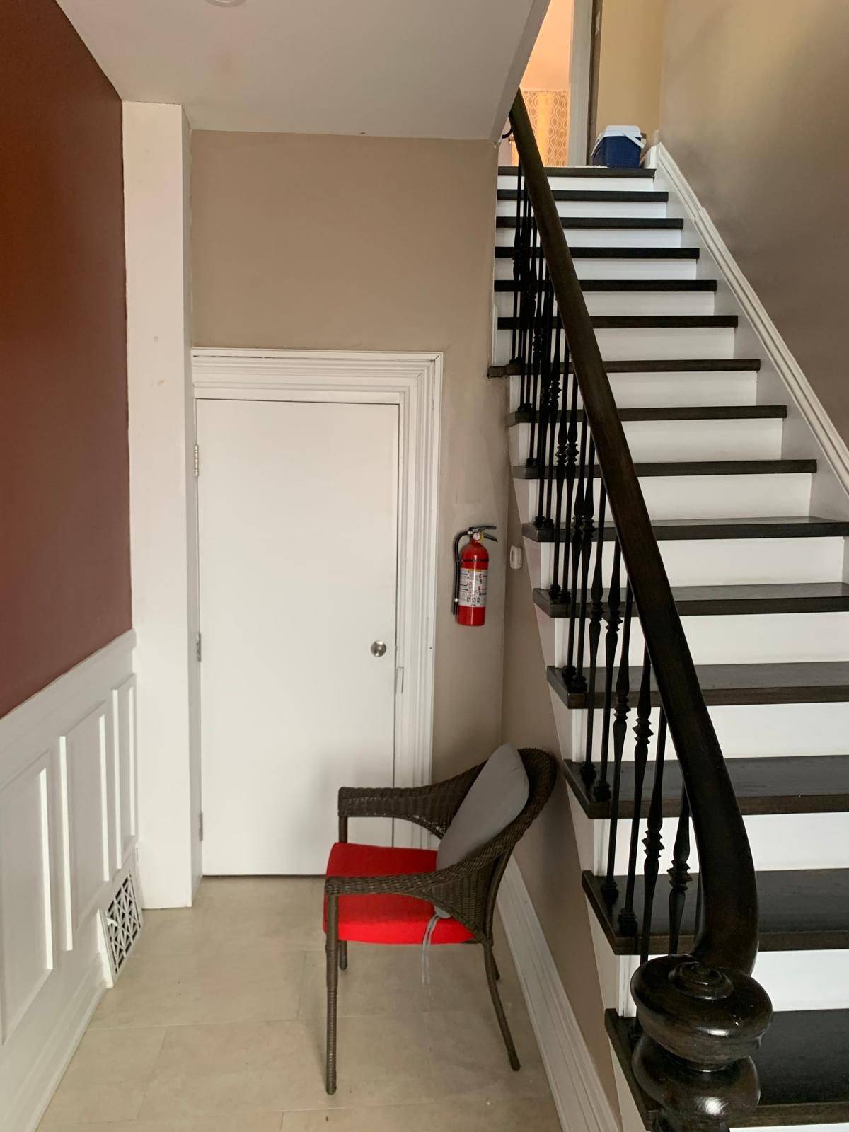 Cambridge, ON N1R 1W6,174 Main ST