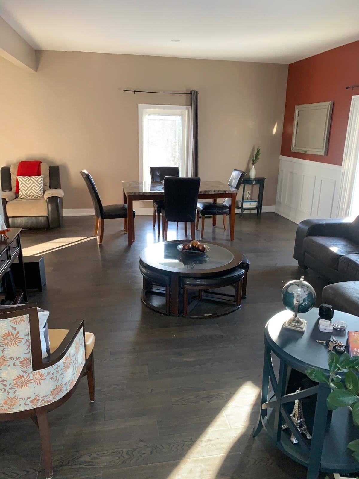 Cambridge, ON N1R 1W6,174 Main ST