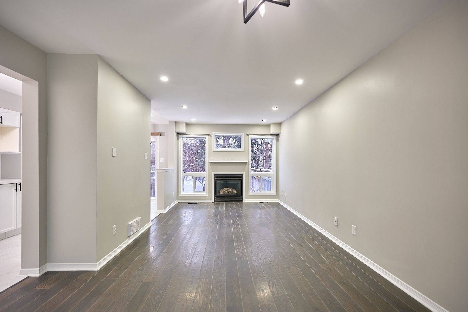 Kanata, ON K2T 1E1,71 Hemlo CRES