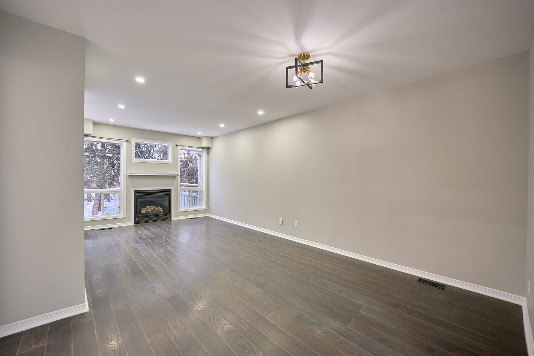 Kanata, ON K2T 1E1,71 Hemlo CRES