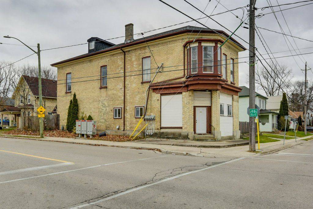 St. Thomas, ON N5P 1T4,42 REDAN ST