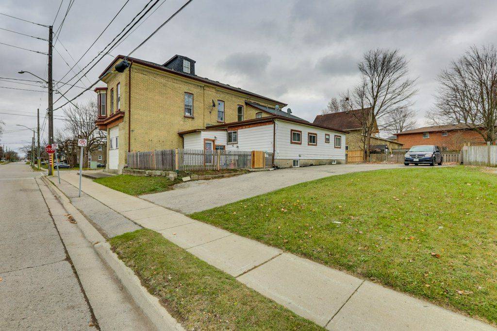 St. Thomas, ON N5P 1T4,42 REDAN ST