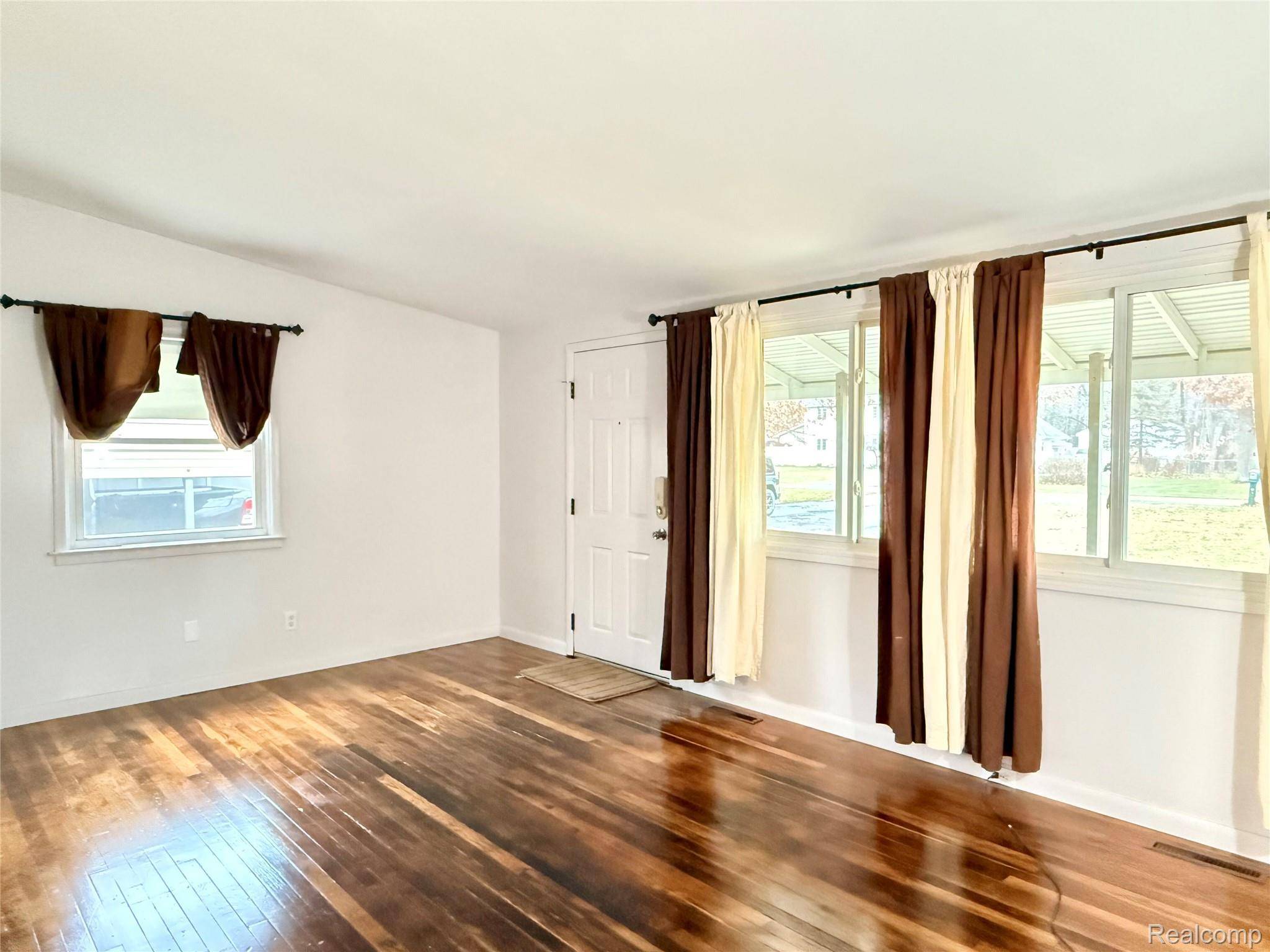 Romulus, MI 48174,36945 Menton ST