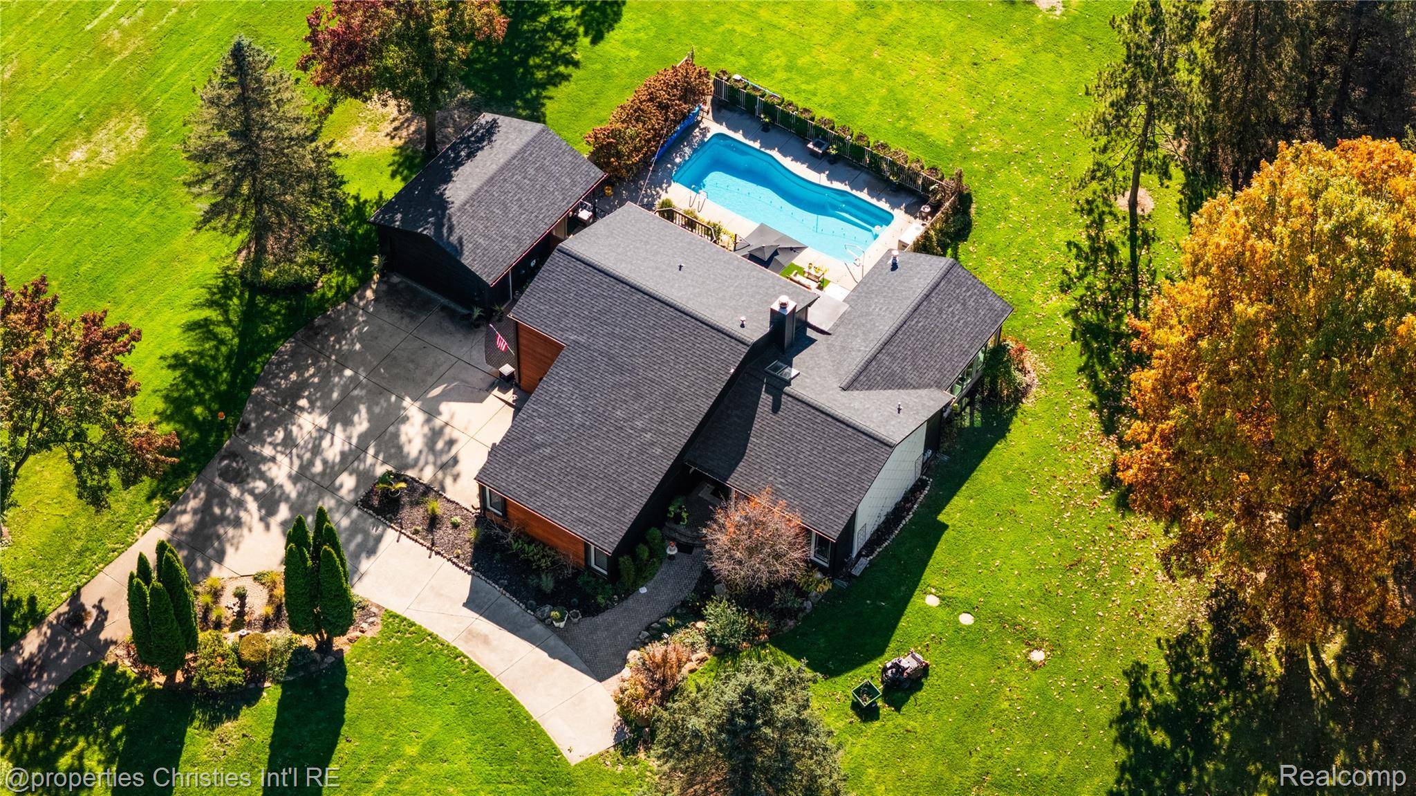 Milford, MI 48381,4301 Heatherwood DR