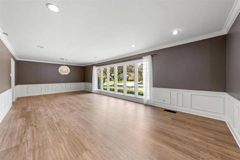 Waco, TX 76710,1701 Royal Oaks Drive