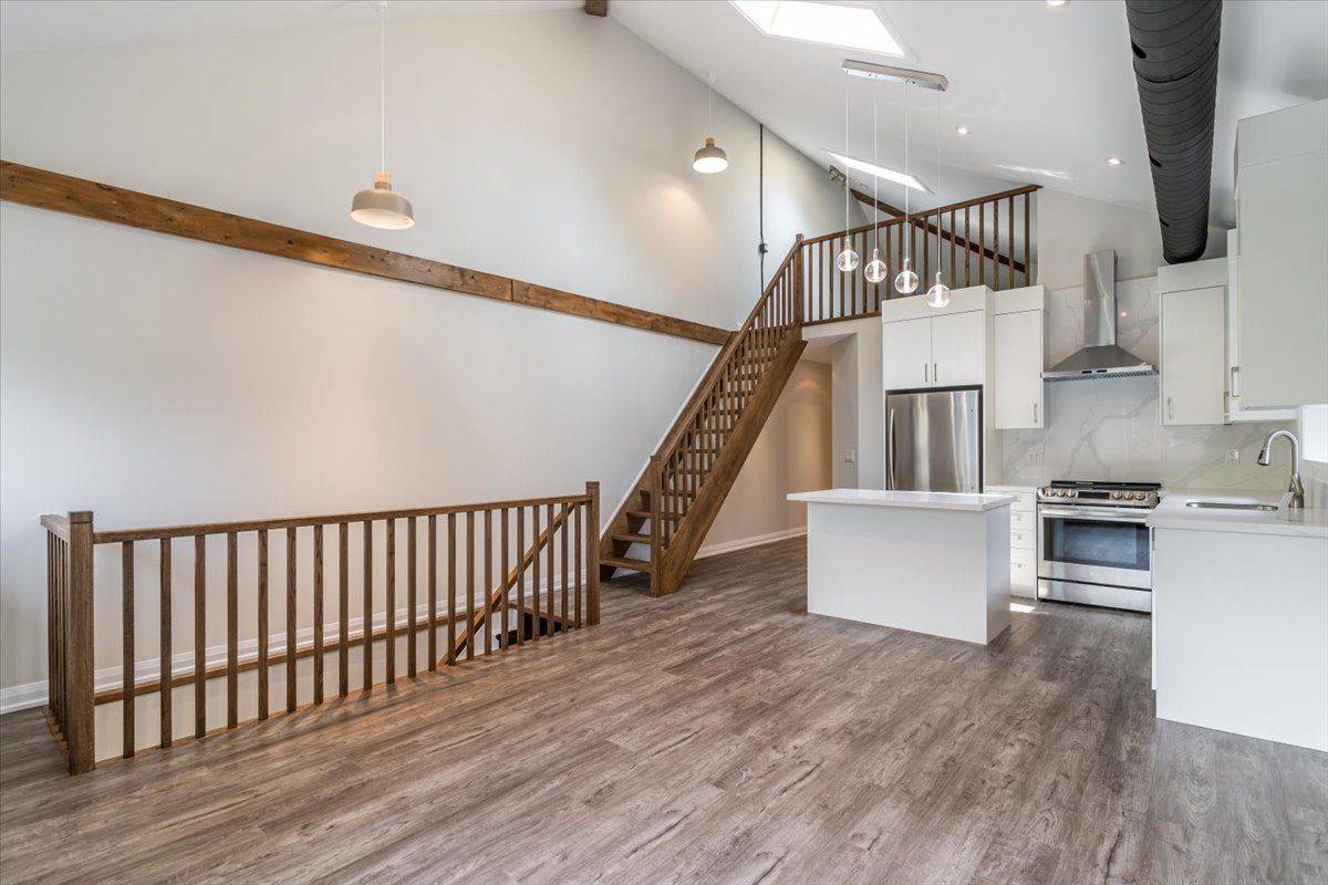 Toronto C10, ON M4S 1J7,184 millwood RD #Upper