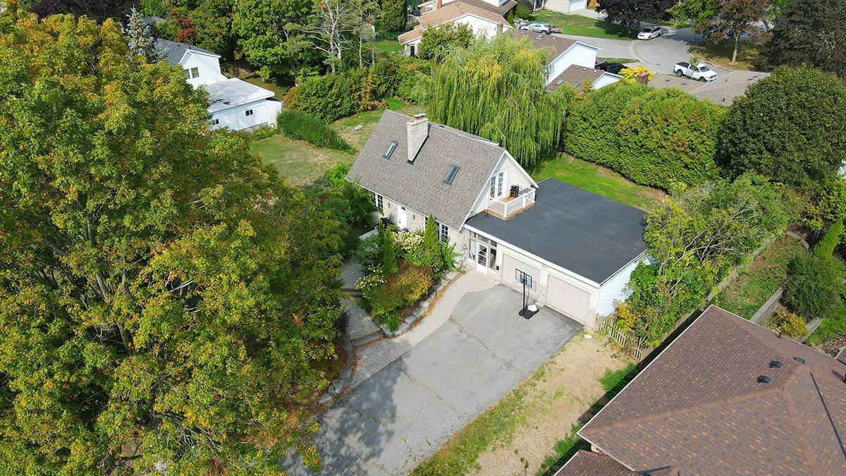 Oshawa, ON L1G 1N8,904 Parklane AVE