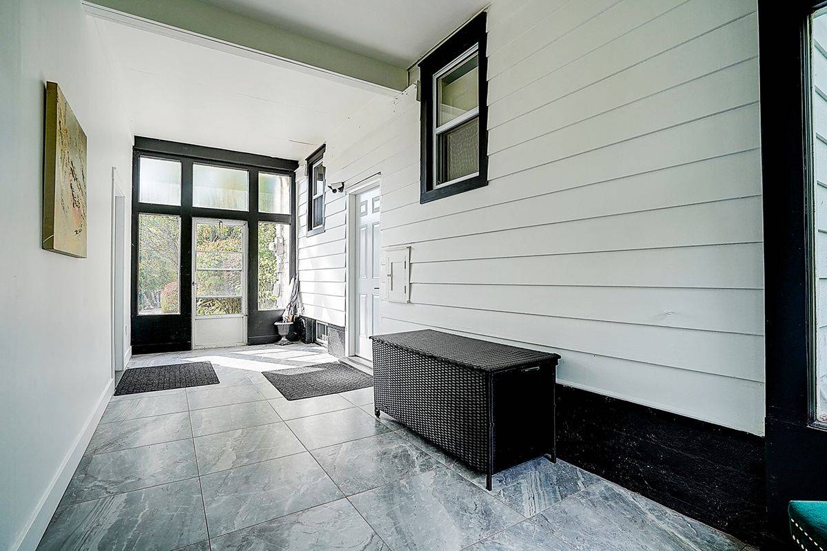 Oshawa, ON L1G 1N8,904 Parklane AVE