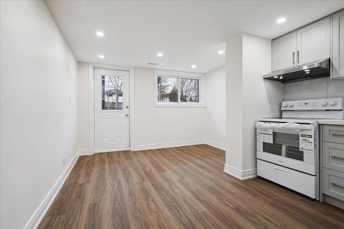 Oshawa, ON L1G 5T2,355 Oshawa BLVD N #Bsmt