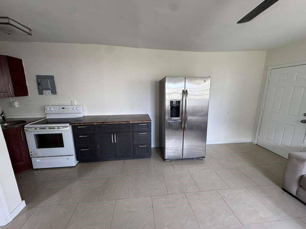 Hallandale Beach, FL 33009,1042 Foster Rd