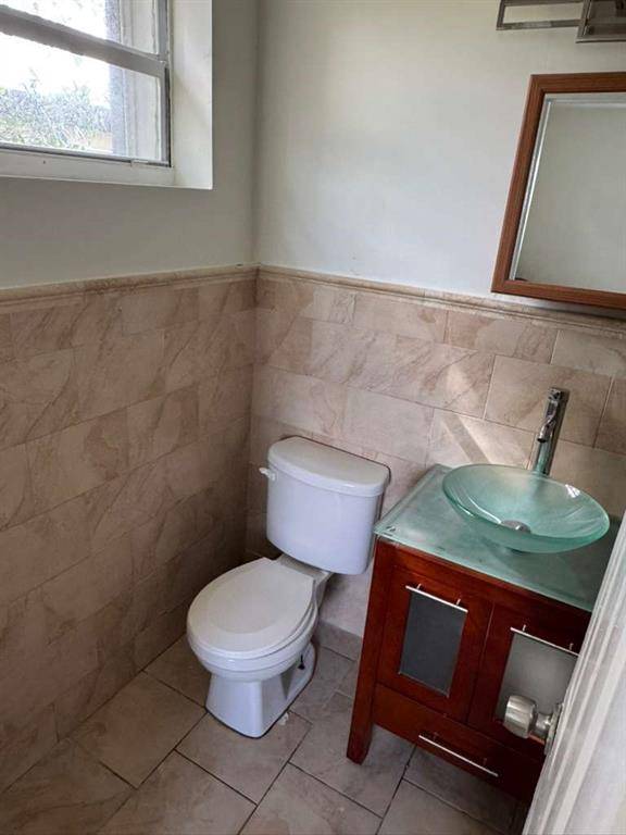 Hallandale Beach, FL 33009,1042 Foster Rd