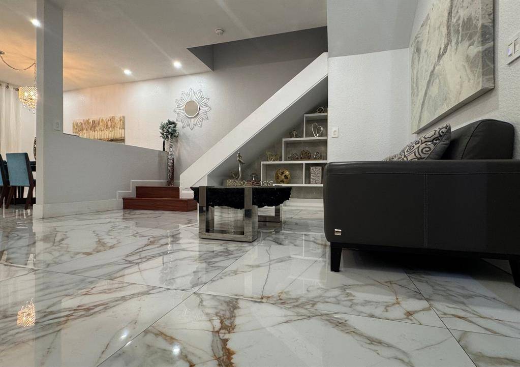 Miami, FL 33179,1041 NE 208th St #1041