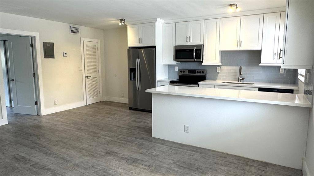 Deerfield Beach, FL 33441,853 SE 4th Ct #8