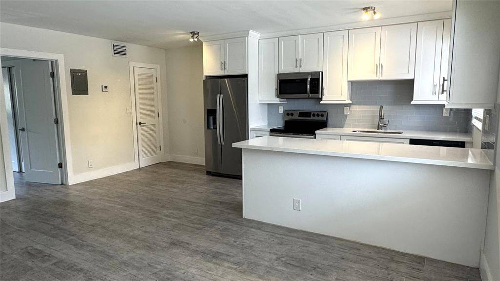 Deerfield Beach, FL 33441,853 SE 4th Ct #8