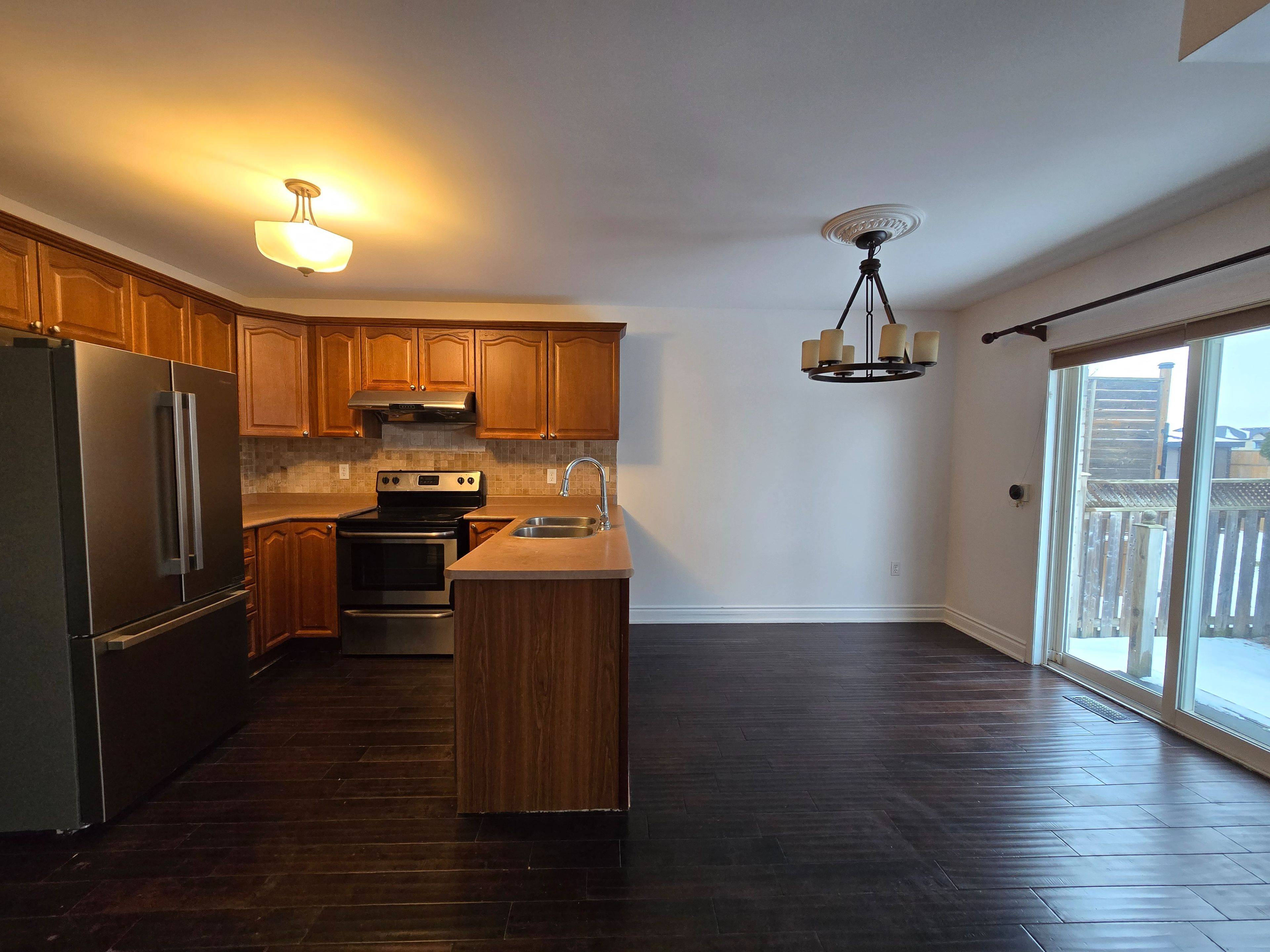 Newmarket, ON L3X 2M6,81 Clearmeadow BLVD