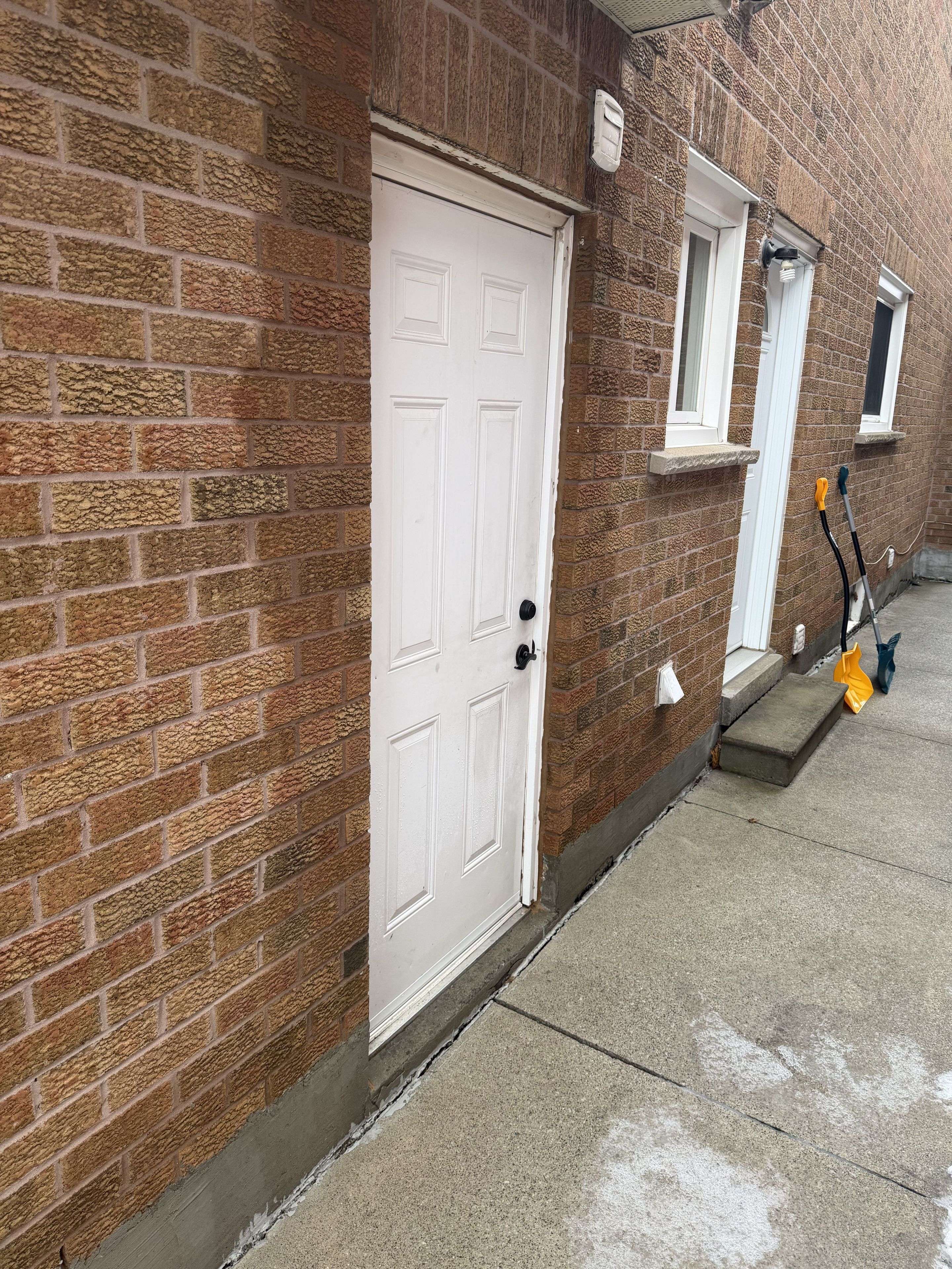 Mississauga, ON L5L 5B6,3292 The College WAY