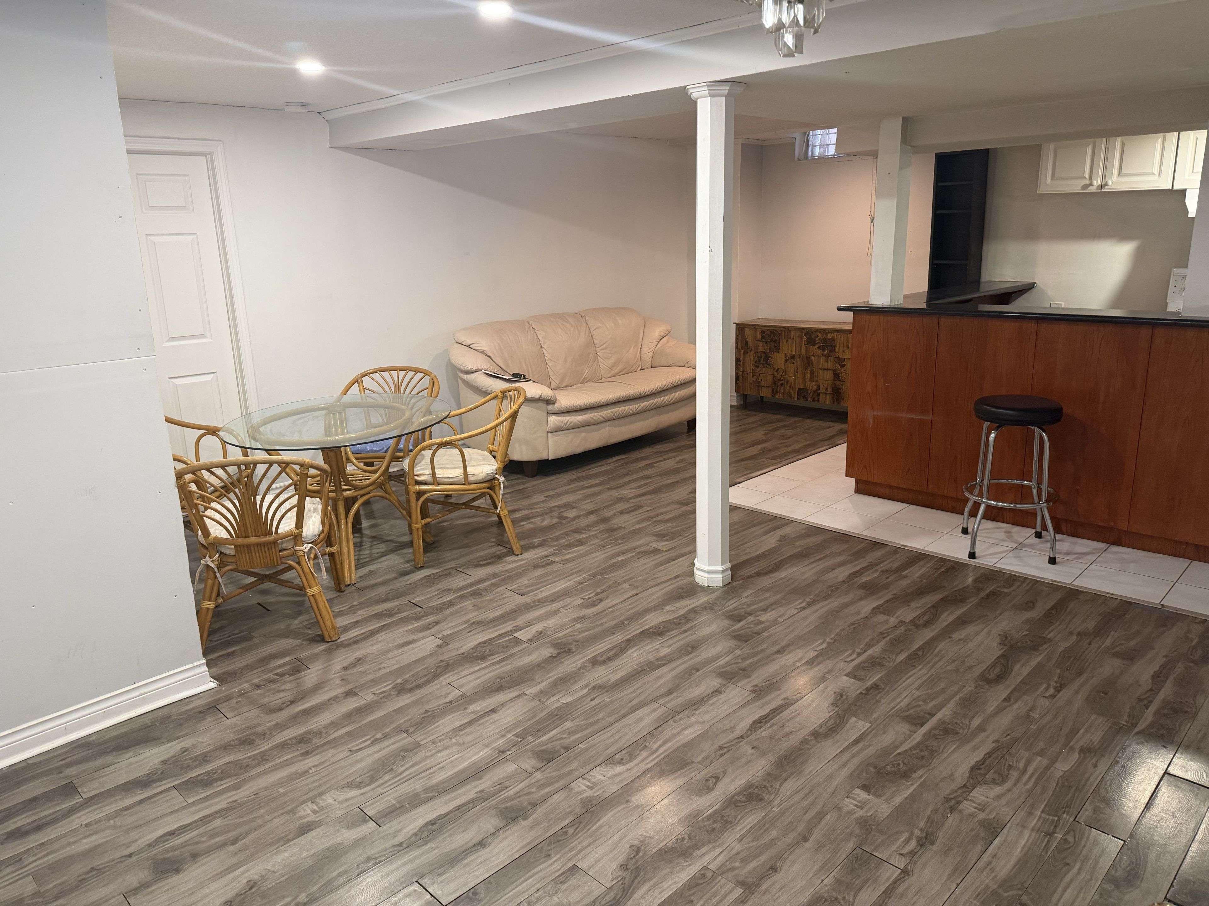 Mississauga, ON L5L 5B6,3292 The College WAY