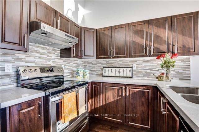 Mississauga, ON L5C 1C2,840 Dundas ST W #18