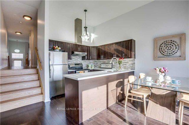 Mississauga, ON L5C 1C2,840 Dundas ST W #18