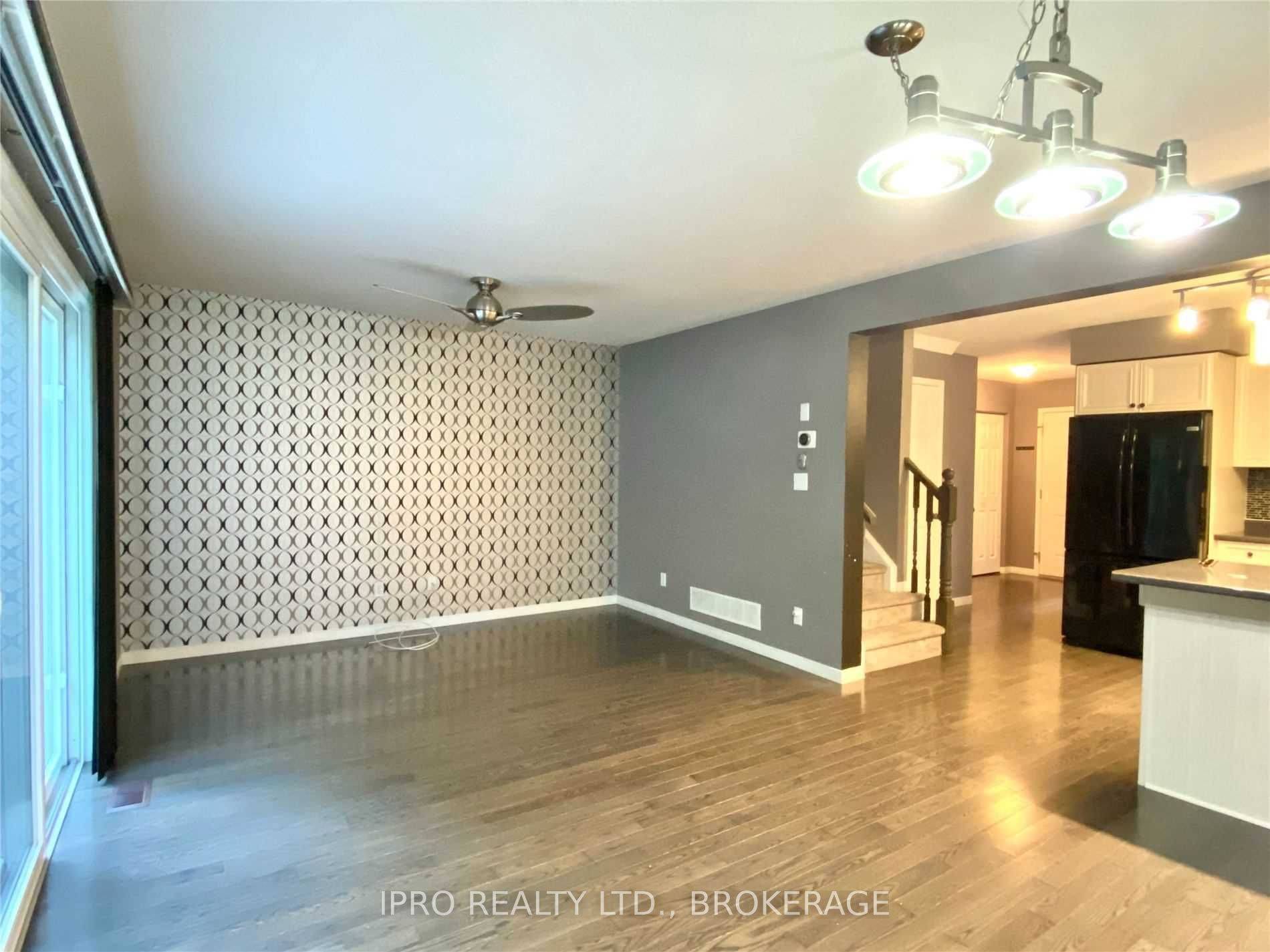 Kitchener, ON N2C 2T8,300 Fallowfield DR #23