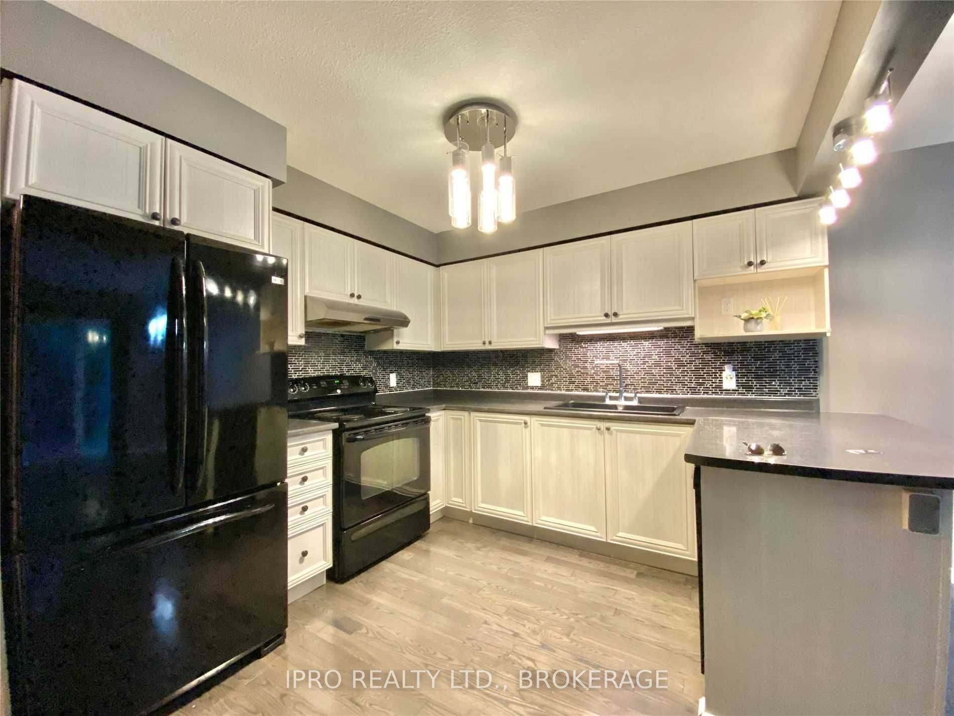 Kitchener, ON N2C 2T8,300 Fallowfield DR #23