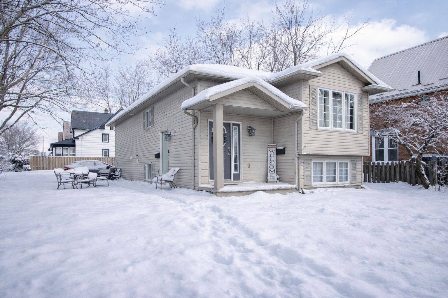 Stratford, ON N5A 4M2,17 Laurier ST