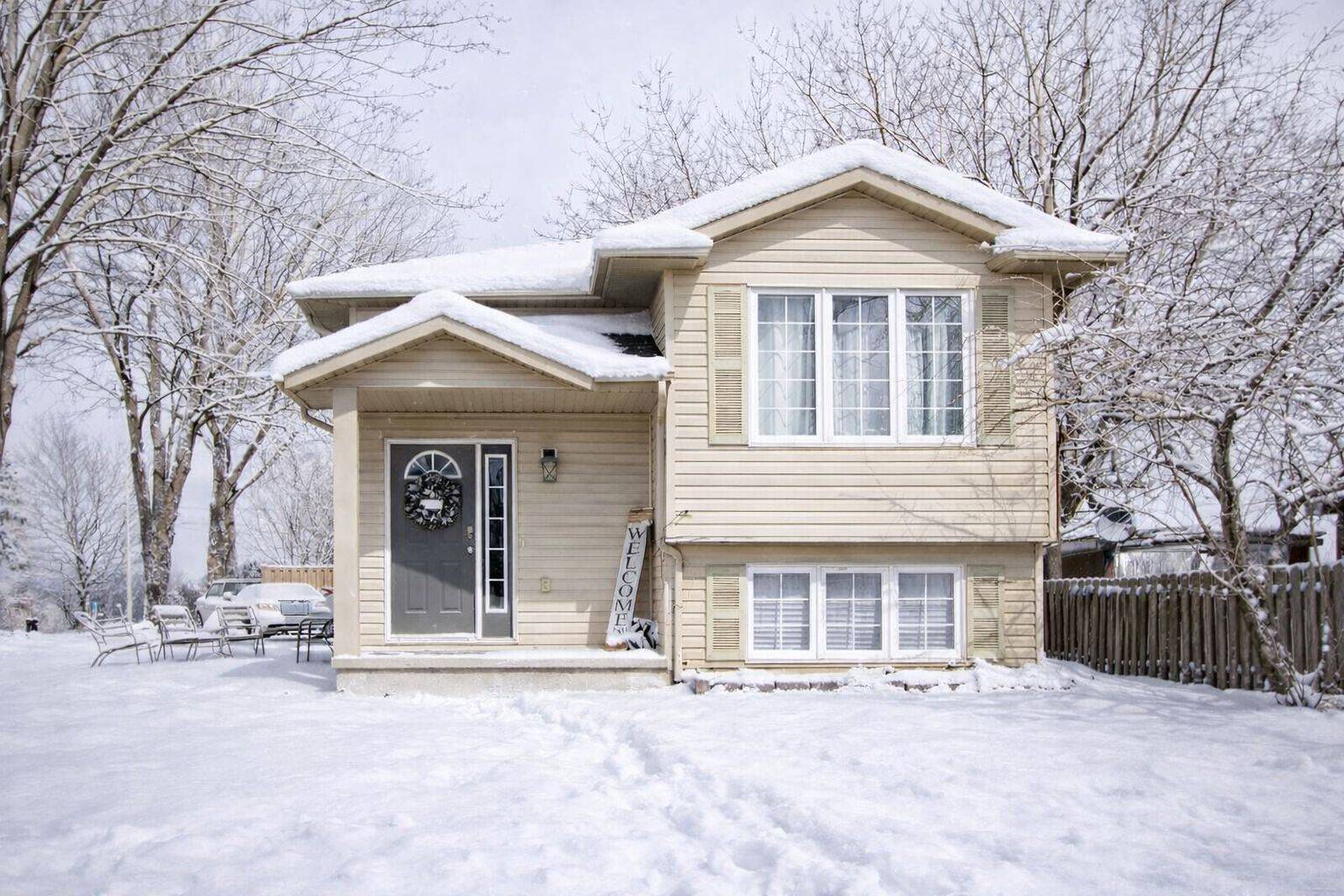 Stratford, ON N5A 4M2,17 Laurier ST