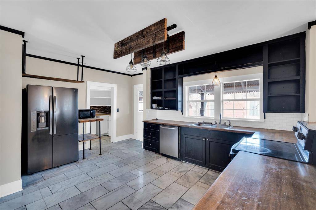 Waxahachie, TX 75165,119 W University Avenue