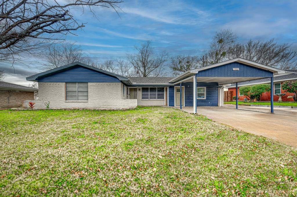 Kaufman, TX 75142,1304 Crestview Drive
