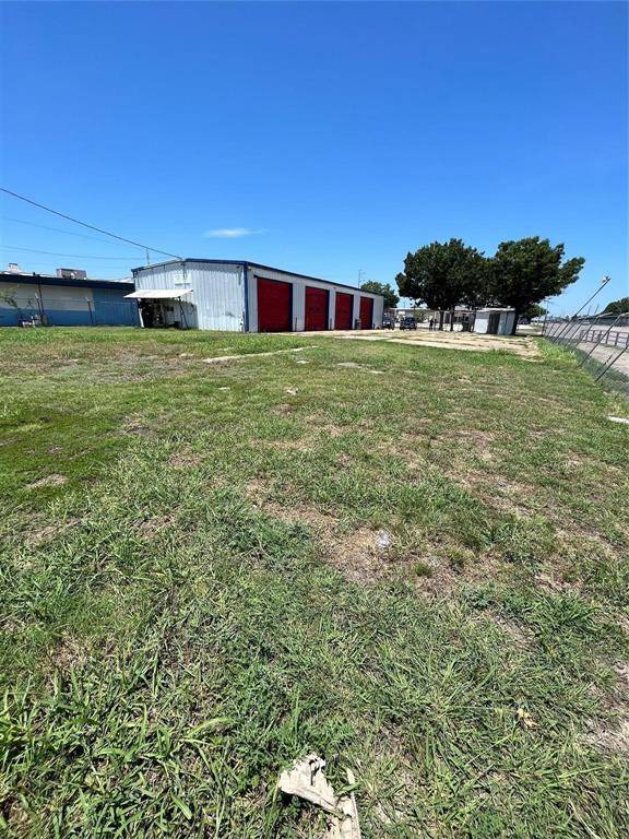 Garland, TX 75040,522 W Walnut Circle