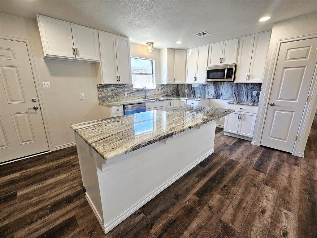 Groesbeck, TX 76642,910 Willow Pond Road