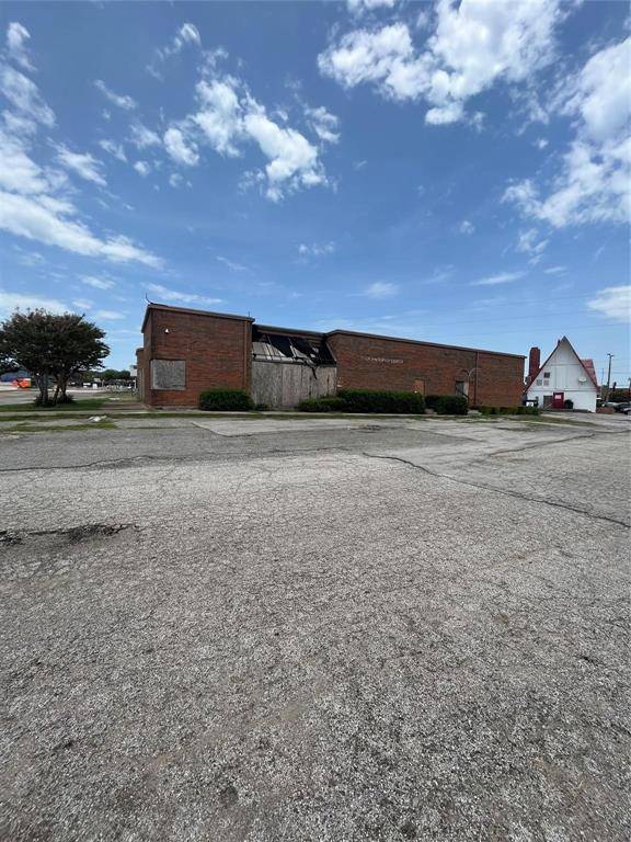 Dallas, TX 75237,3304 W Camp Wisdom Road #A and B