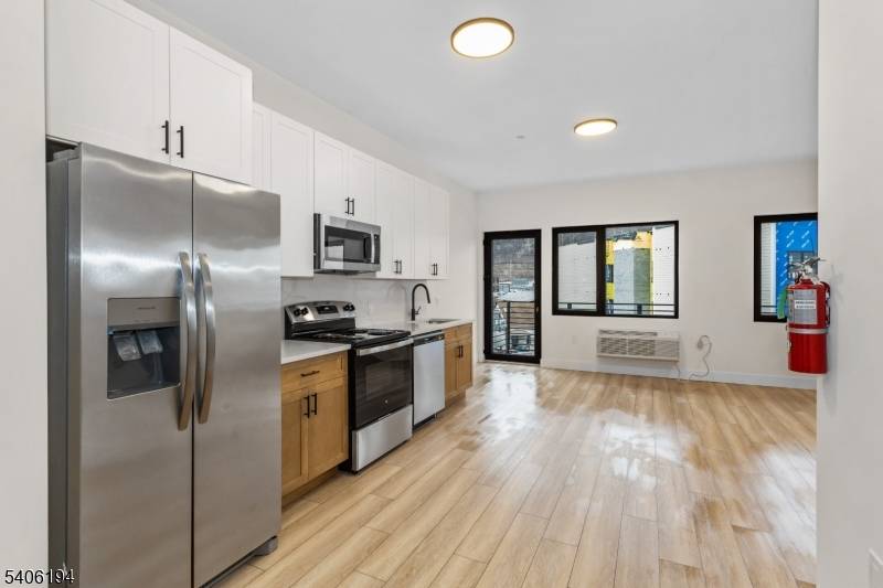 Paterson City, NJ 07503,87 Mary St #502