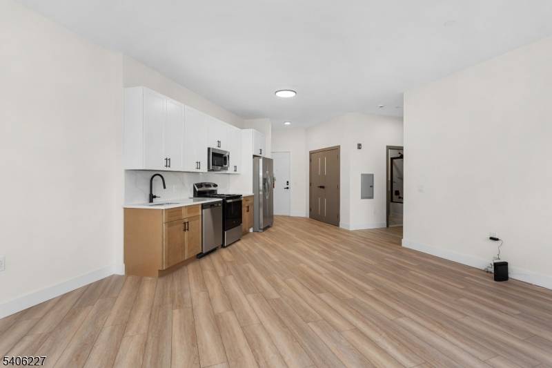 Paterson City, NJ 07503,87 Mary St #504