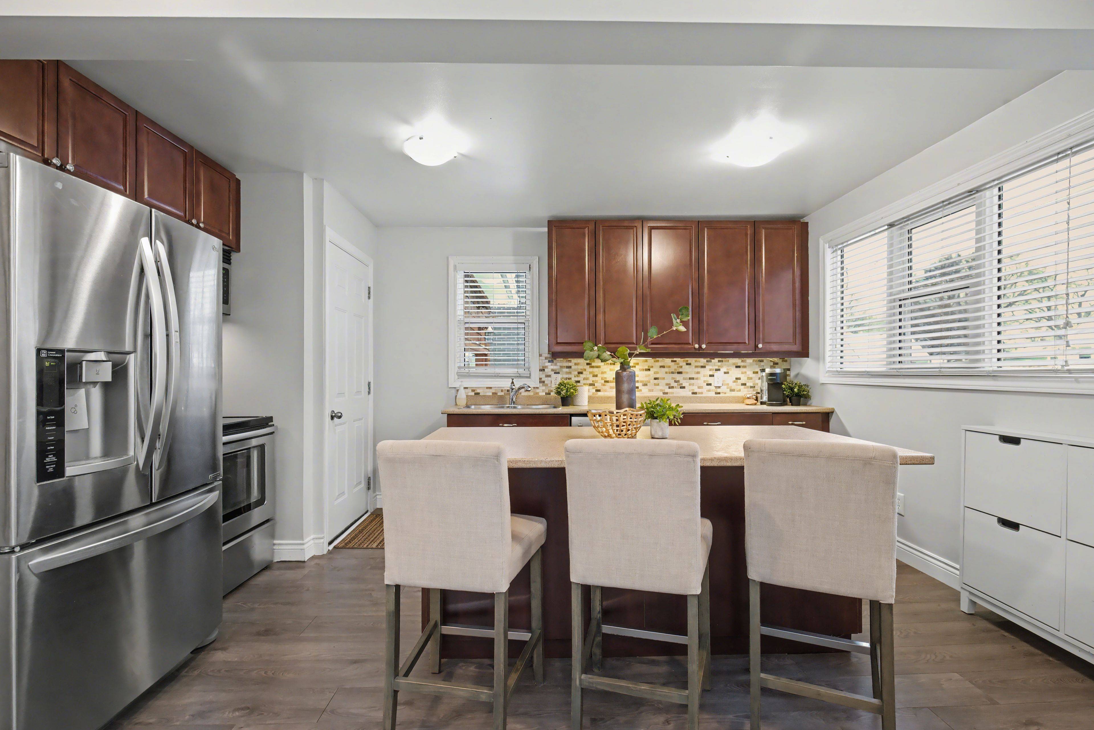 Oshawa, ON L1J 4Y1,203 Gibbons ST