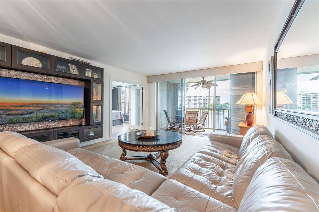 Pompano Beach, FL 33069,3091 N Course Dr #406