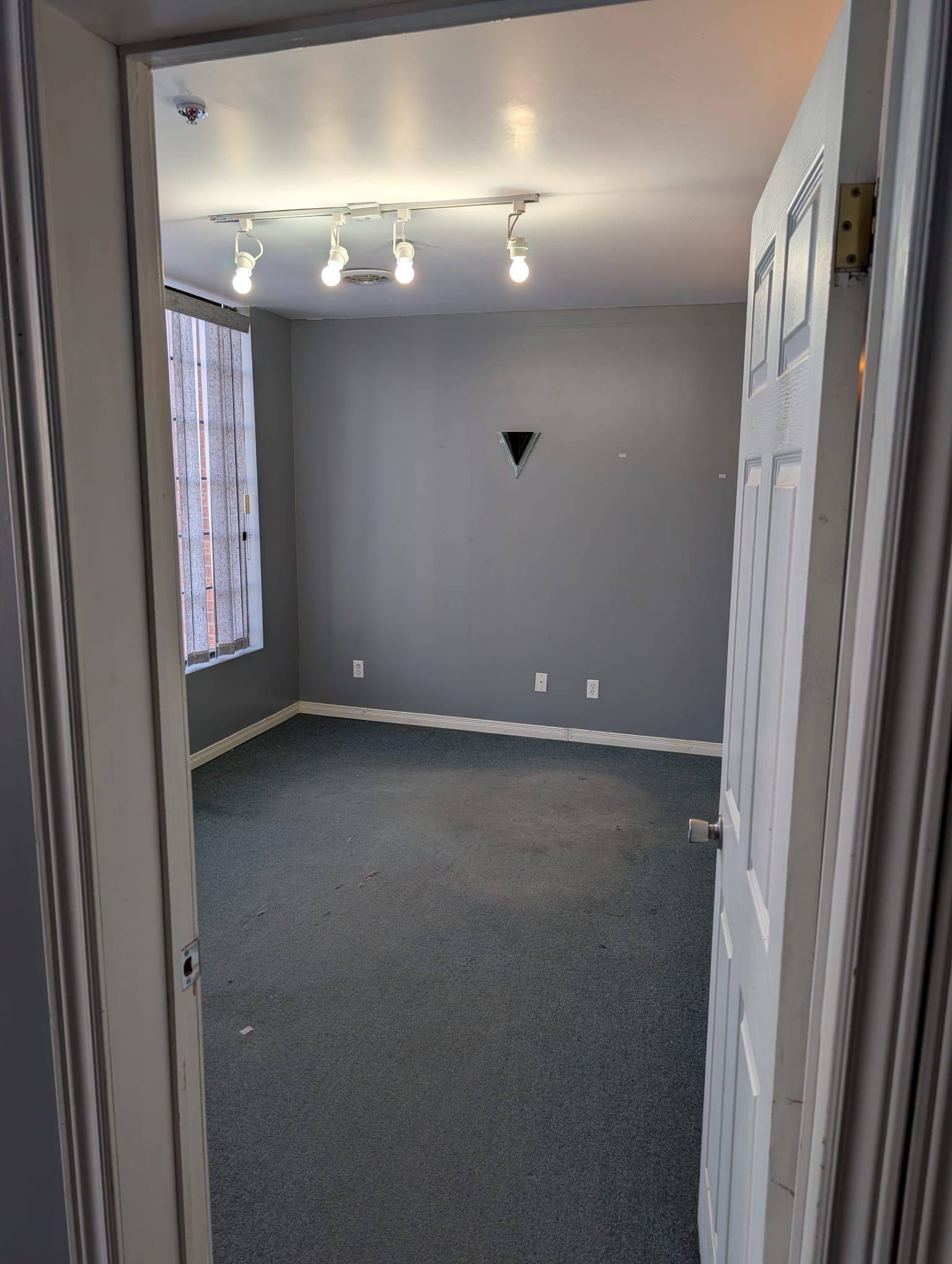 Vaughan, ON L4K 4H4,644 Millway AVE #5