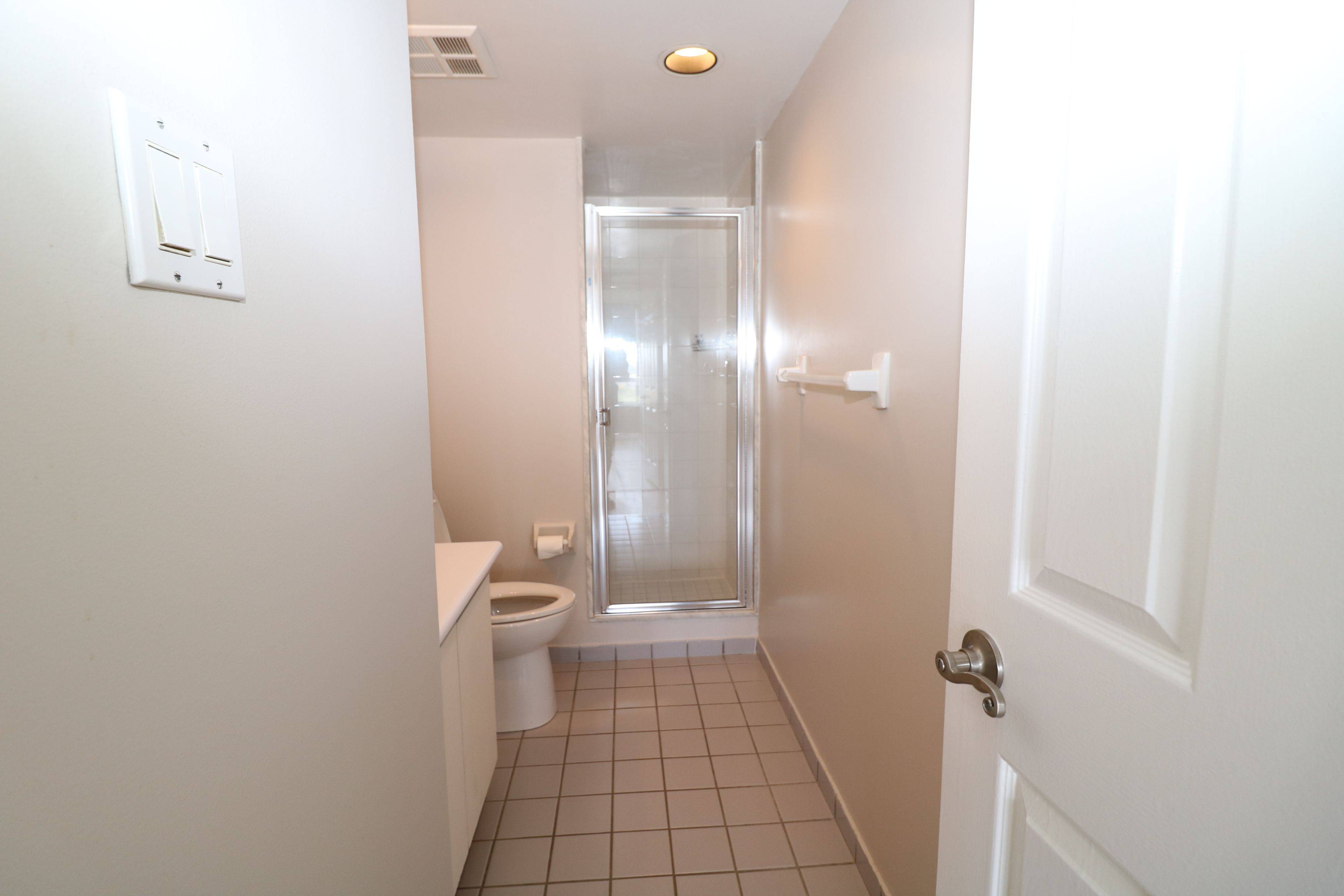 Richmond Hill, ON L4B 3J7,8501 Bayview AVE #1206