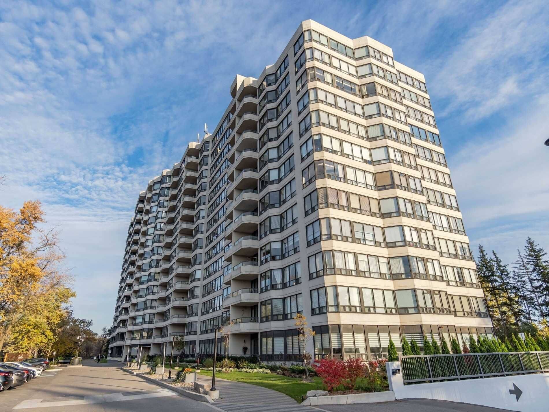 Richmond Hill, ON L4B 3J7,8501 Bayview AVE #1206