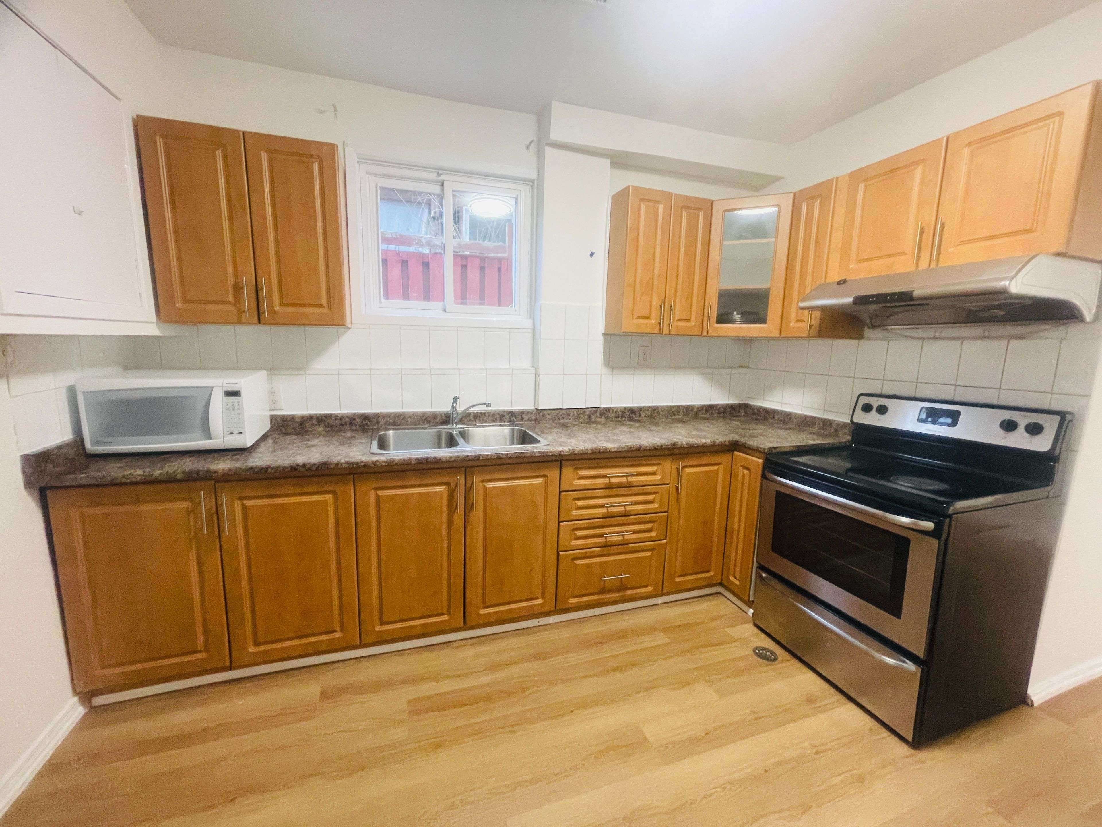 Brampton, ON L6Y 2L2,82 Dafoe CRES