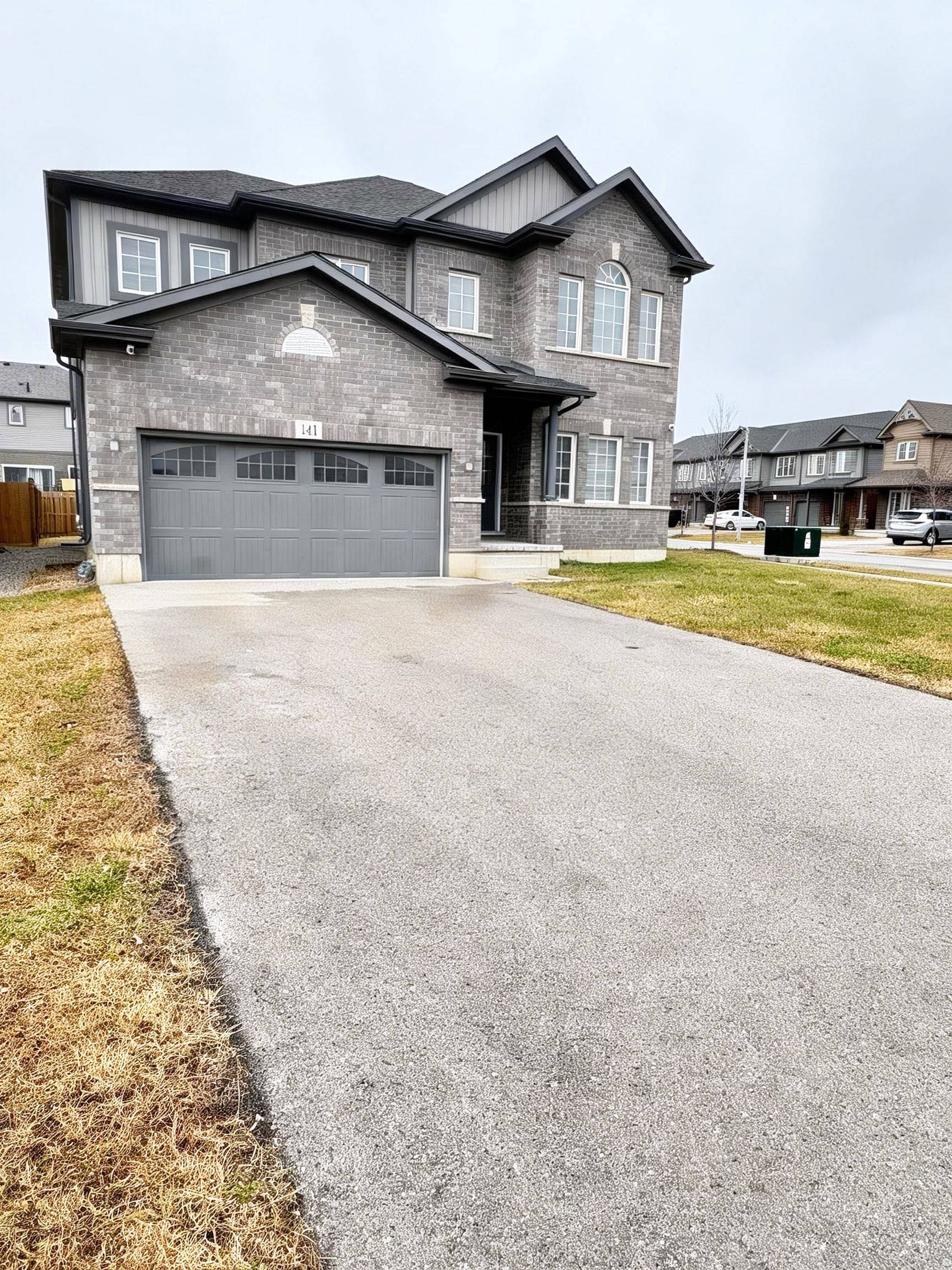 Welland, ON L3B 5N8,141 Crow ST