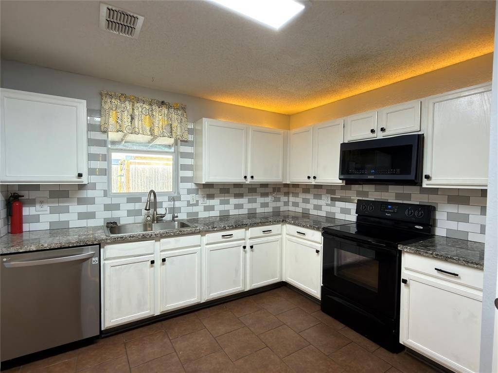 Grand Prairie, TX 75052,2032 Cap Rock Lane