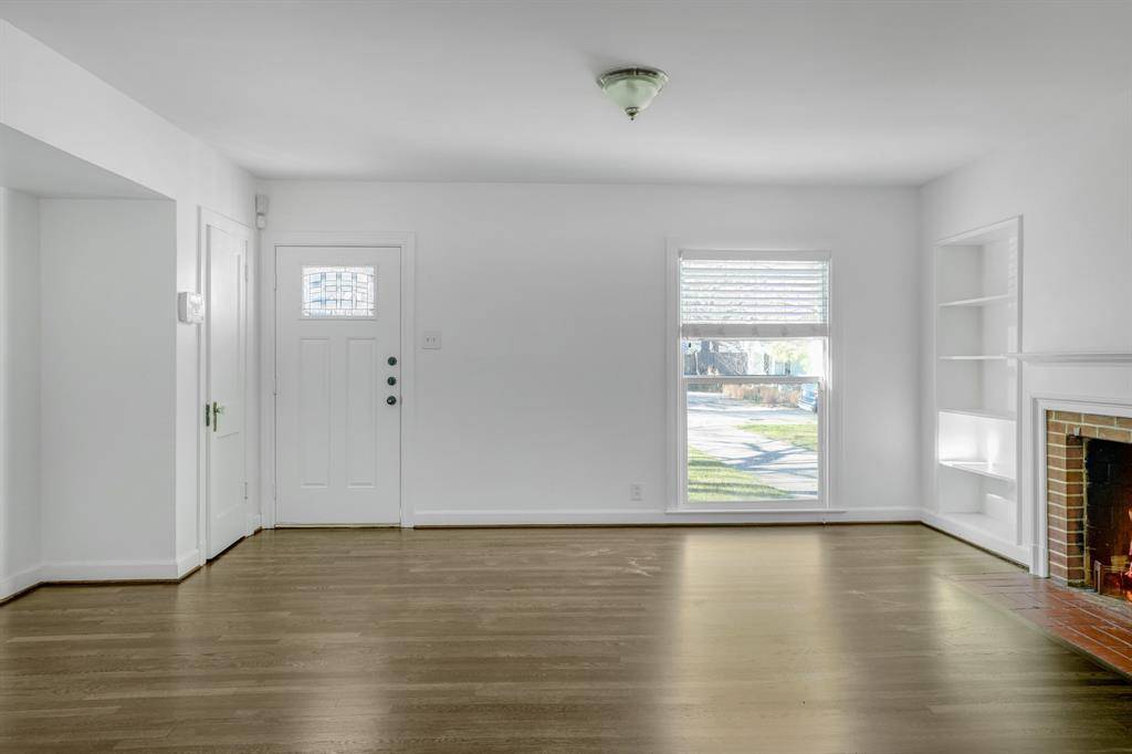 Dallas, TX 75235,5422 Stoneleigh Avenue