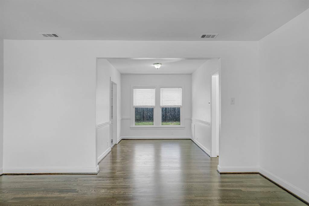 Dallas, TX 75235,5422 Stoneleigh Avenue