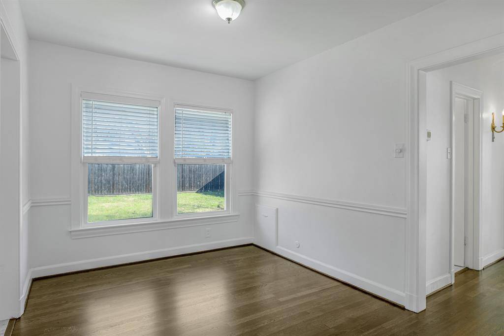 Dallas, TX 75235,5422 Stoneleigh Avenue