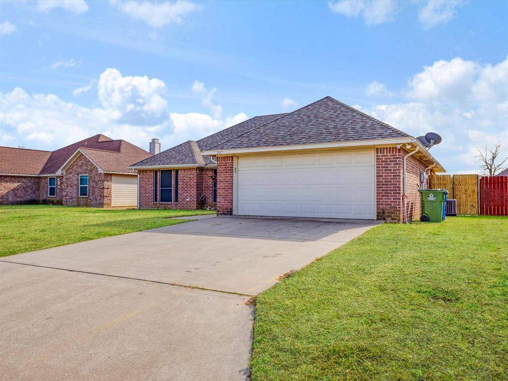 Aubrey, TX 76227,207 Quail Run