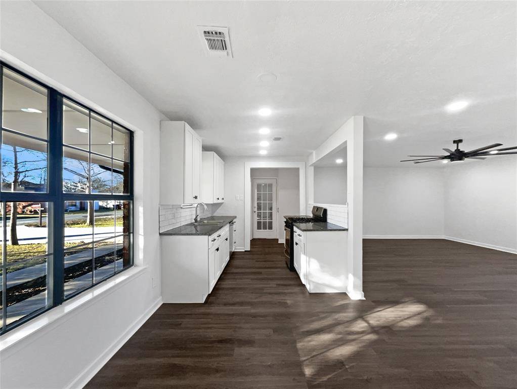 Van Alstyne, TX 75495,464 W Fulton Street